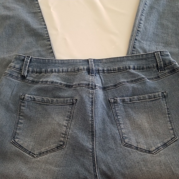 D. Jeans - Picture 3 of 3